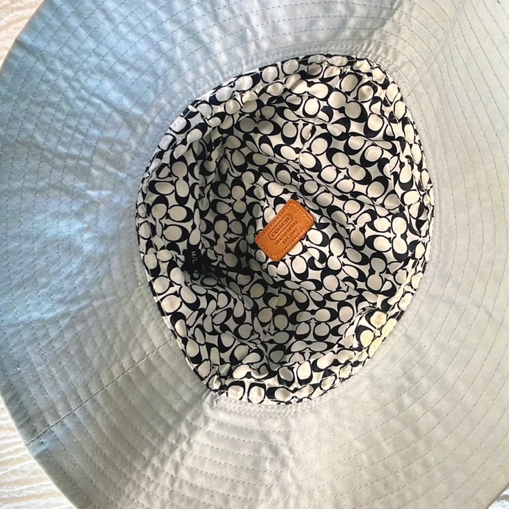 Coach Bucket Hat no rips, no spots, no discoloration, just like new. - Picture 4 of 6